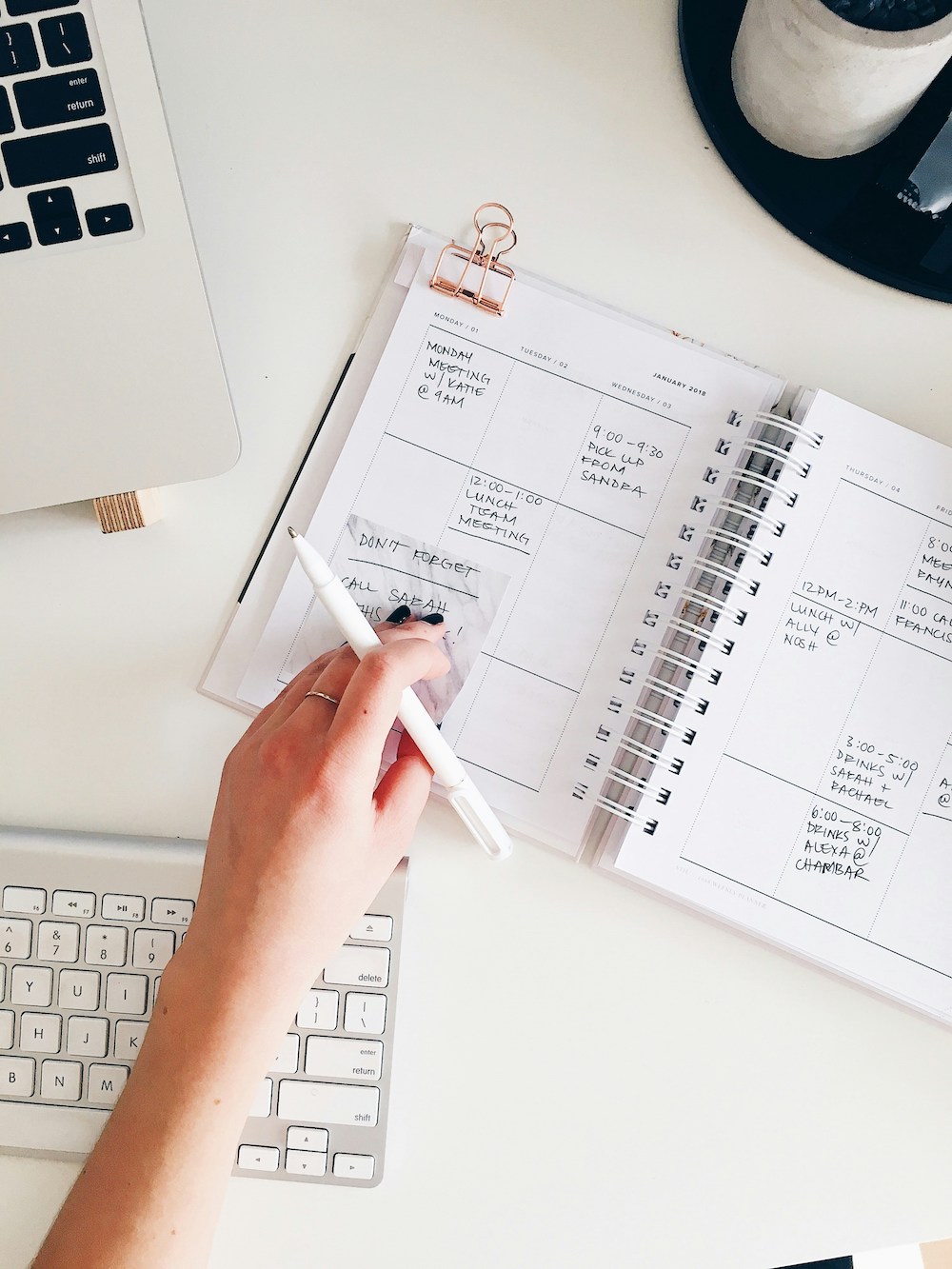 AMV Admin Solutions, secrétaire indépendante, propose des services administratifs sur-mesure pour entrepreneurs et freelances. Simplifiez votre quotidien !